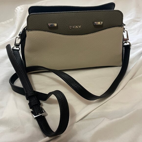DKNY Avelle Small Crossbody Faux Leather Purse Bag (No Stachel Handles) Unused - Picture 1 of 16